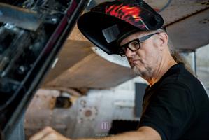 Bernd Reiter bei seiner künstlerischen Arbeit. Foto: Manuel Thomé Bernd Reiter bei seiner künstlerischen Arbeit. Foto: Manuel Thomé