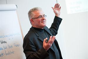 Dr. Reiner Czichos Dr. Reiner Czichos