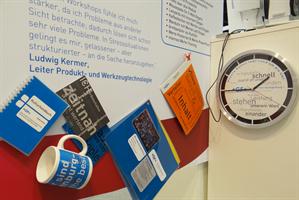 Messestand-mit-Kundenmedien Messestand-mit-Kundenmedien