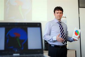 Neumann-pr-sentierend Neumann-pr-sentierend