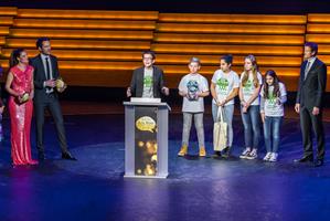 Torhüter Jens Lehmann präsentiert den Sieger des #Hero Award Felix Finkbeiner, Initiator von Plant-for-the-Planet. Foto: © Sinisa Nezic Torhüter Jens Lehmann präsentiert den Sieger des #Hero Award Felix Finkbeiner, Initiator von Plant-for-the-Planet. Foto: © Sinisa Nezic