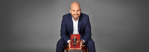 Preisverhandlungs-Experte Tim Taxis mit seinem Buch "Die perfekte Preisverhandlung" Preisverhandlungs-Experte Tim Taxis mit seinem Buch "Die perfekte Preisverhandlung"
