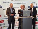 Die Initiatoren Martin Limbeck, Andreas Buhr, Dirk Kreuter und Cemal Osmanovic (v.l.n.r.) bei der Begrüßung des Events wir-sind-umsatz-initiatoren.jpg